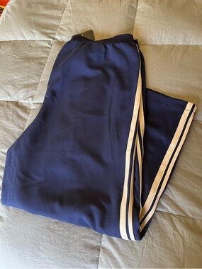 NWT Torrid Navy Wide Leg Pants with White Side Stripes size 1 short